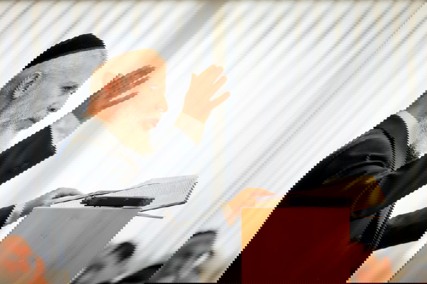 הגאון רבי זמיר כהן פתח את 'זמן אלול' בסוגיית 'היזק ראיה'