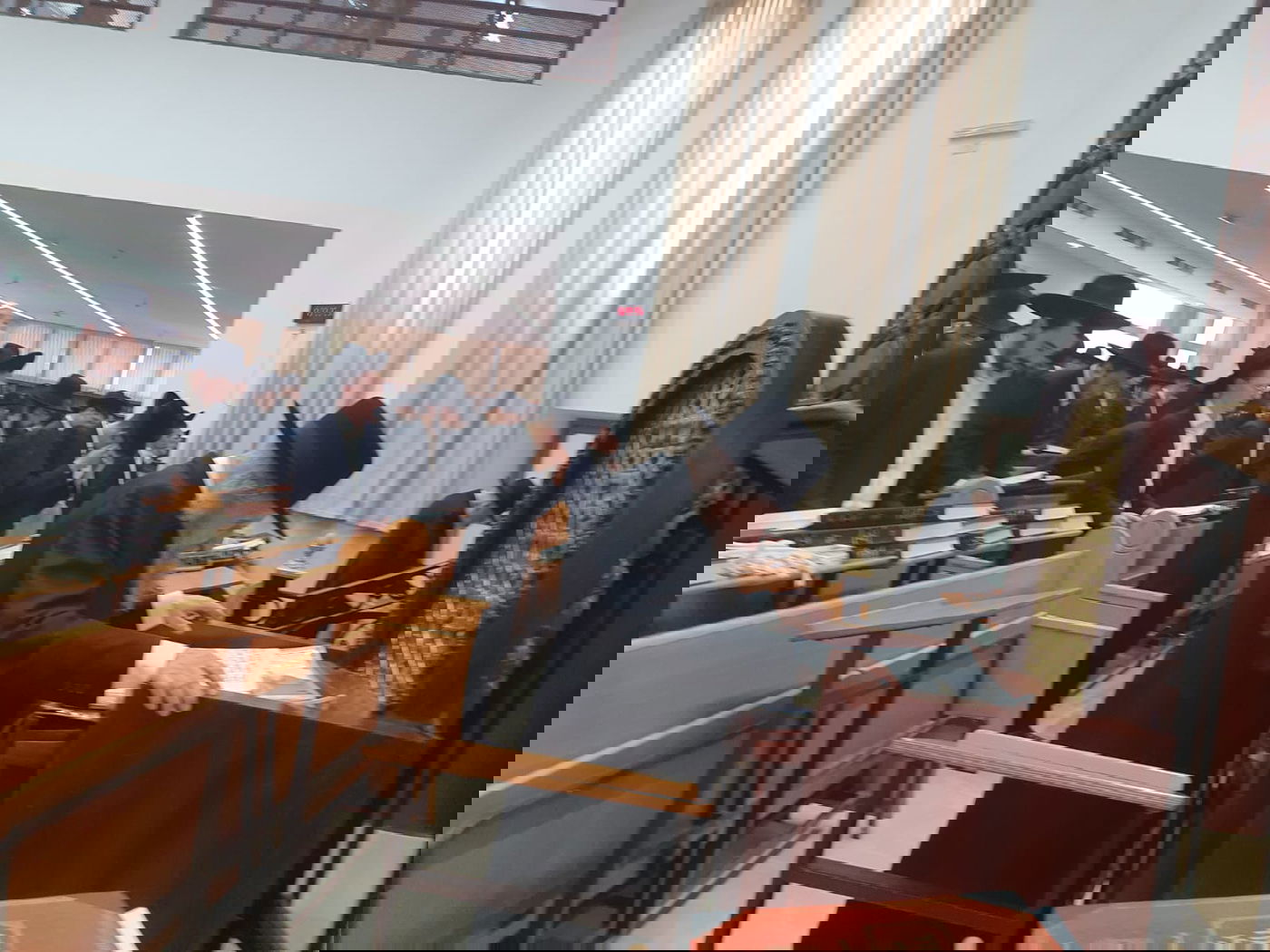 בהיכל הישיבה: הגר"ד לנדו עבר לפני התיבה - לרגל היארצייט לאמו