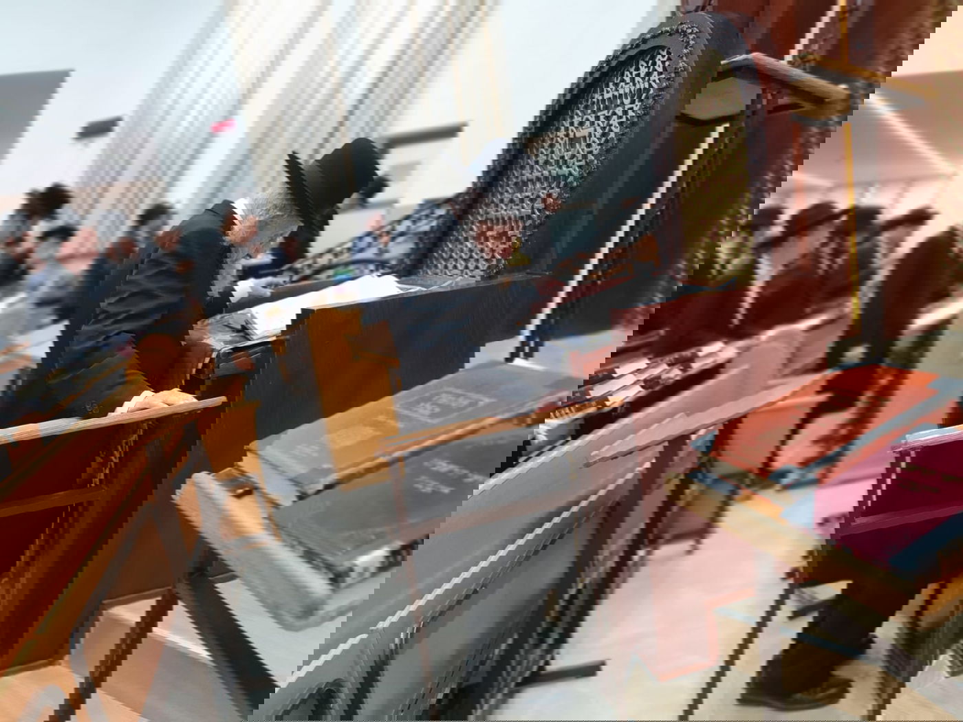 בהיכל הישיבה: הגר"ד לנדו עבר לפני התיבה - לרגל היארצייט לאמו