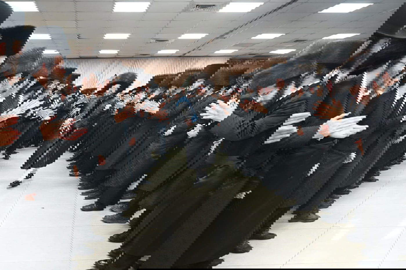 מעמד הכנסת ספר תורה לבית המדרש הגדול שומרי אמונים