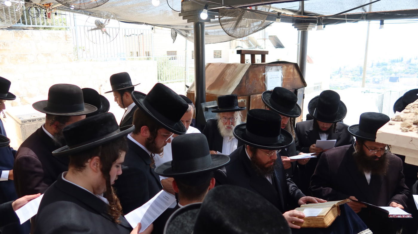 מעמד הכנסת ספר תורה לבית המדרש הגדול שומרי אמונים