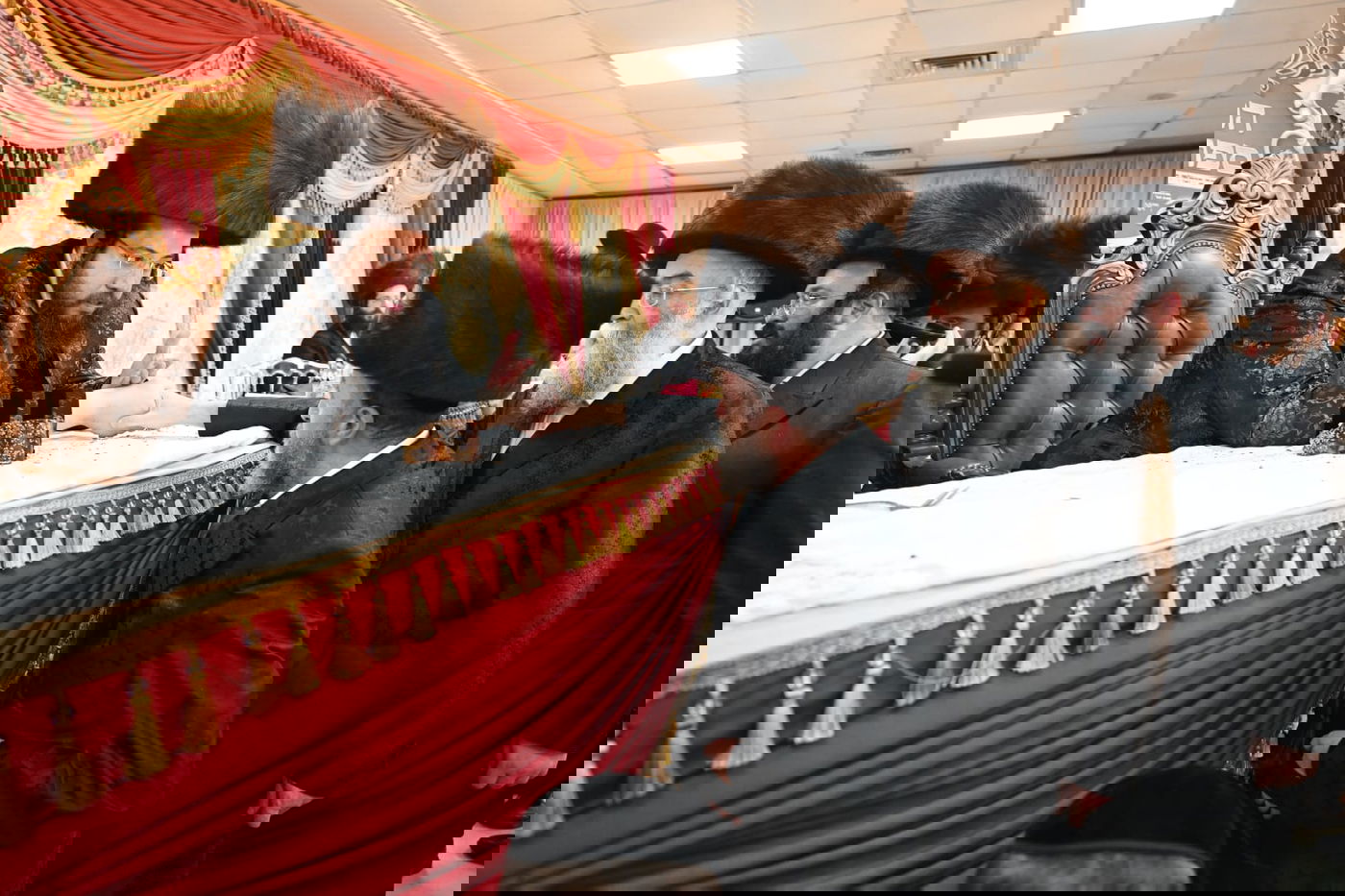 מעמד הכנסת ספר תורה לבית המדרש הגדול שומרי אמונים