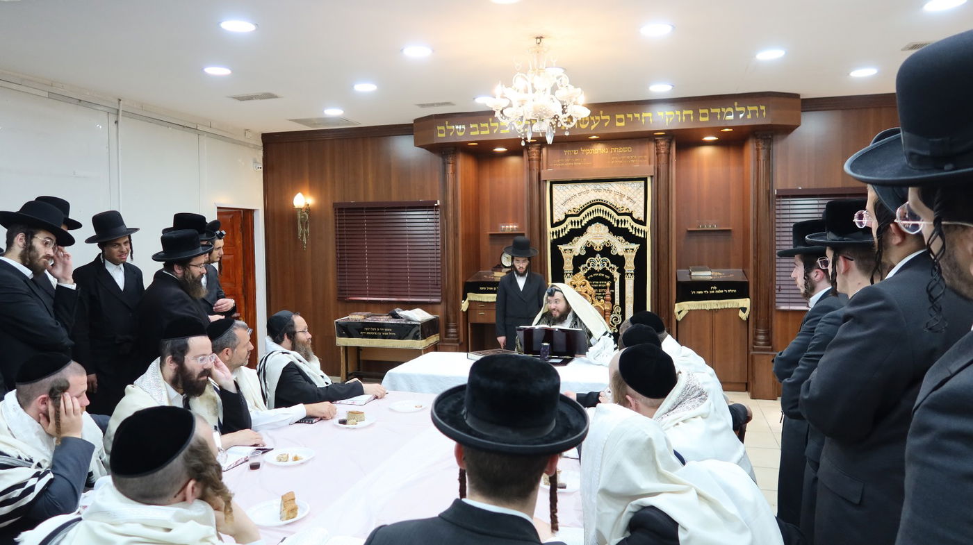 מעמד הכנסת ספר תורה לבית המדרש הגדול שומרי אמונים