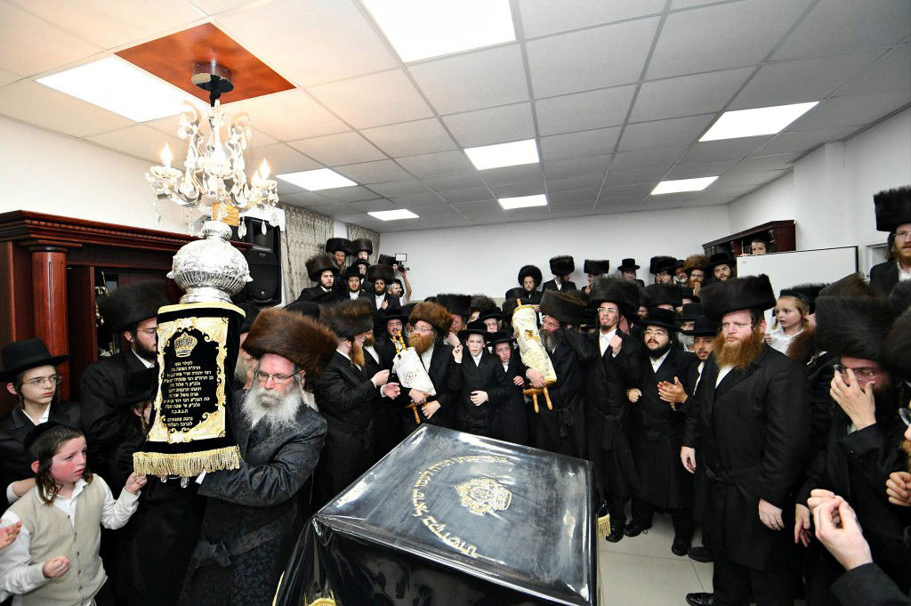 ביתר עילית חגגה בהכנסת ס"ת לביהמ"ד מטרסדורף | תיעוד