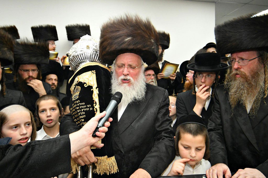 ביתר עילית חגגה בהכנסת ס"ת לביהמ"ד מטרסדורף | תיעוד