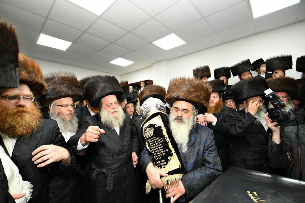 ביתר עילית חגגה בהכנסת ס"ת לביהמ"ד מטרסדורף | תיעוד