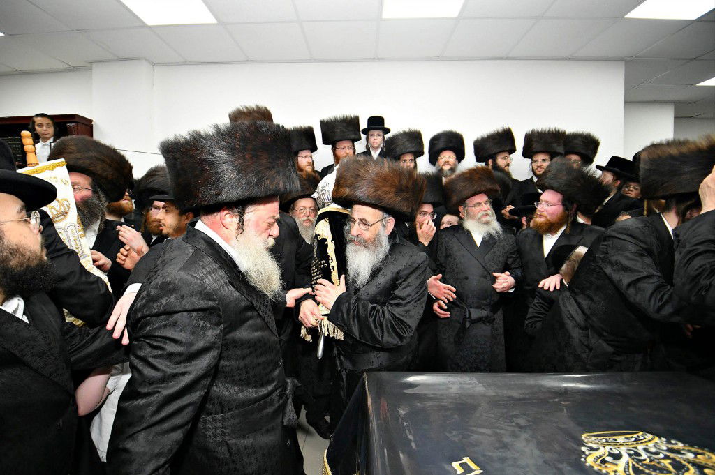 ביתר עילית חגגה בהכנסת ס"ת לביהמ"ד מטרסדורף | תיעוד