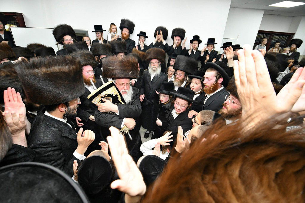 ביתר עילית חגגה בהכנסת ס"ת לביהמ"ד מטרסדורף | תיעוד