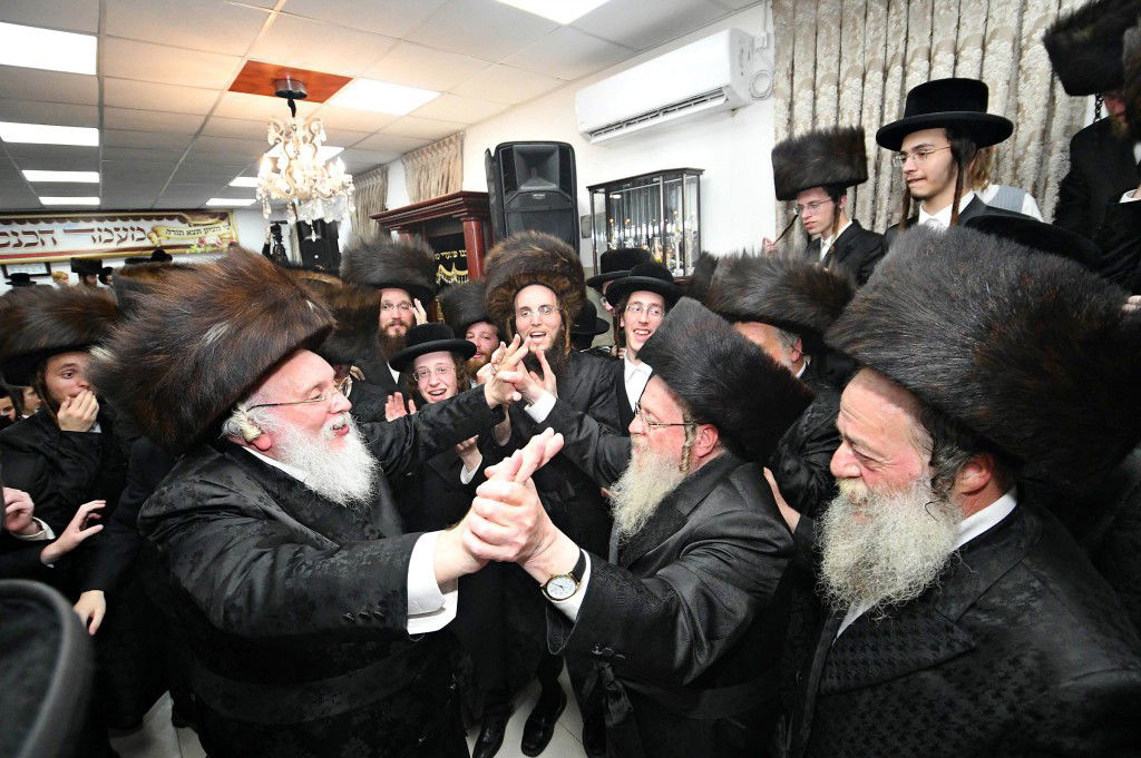 ביתר עילית חגגה בהכנסת ס"ת לביהמ"ד מטרסדורף | תיעוד