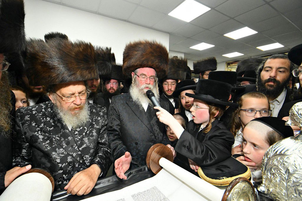 ביתר עילית חגגה בהכנסת ס"ת לביהמ"ד מטרסדורף | תיעוד