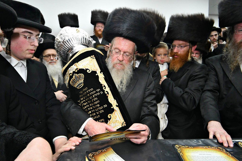 ביתר עילית חגגה בהכנסת ס"ת לביהמ"ד מטרסדורף | תיעוד