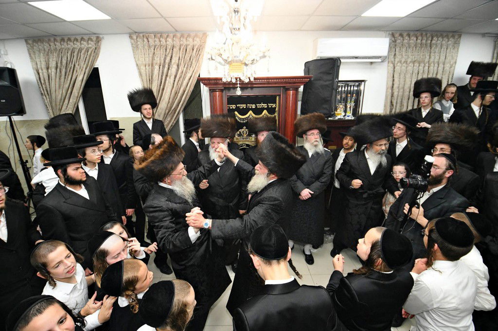 ביתר עילית חגגה בהכנסת ס"ת לביהמ"ד מטרסדורף | תיעוד