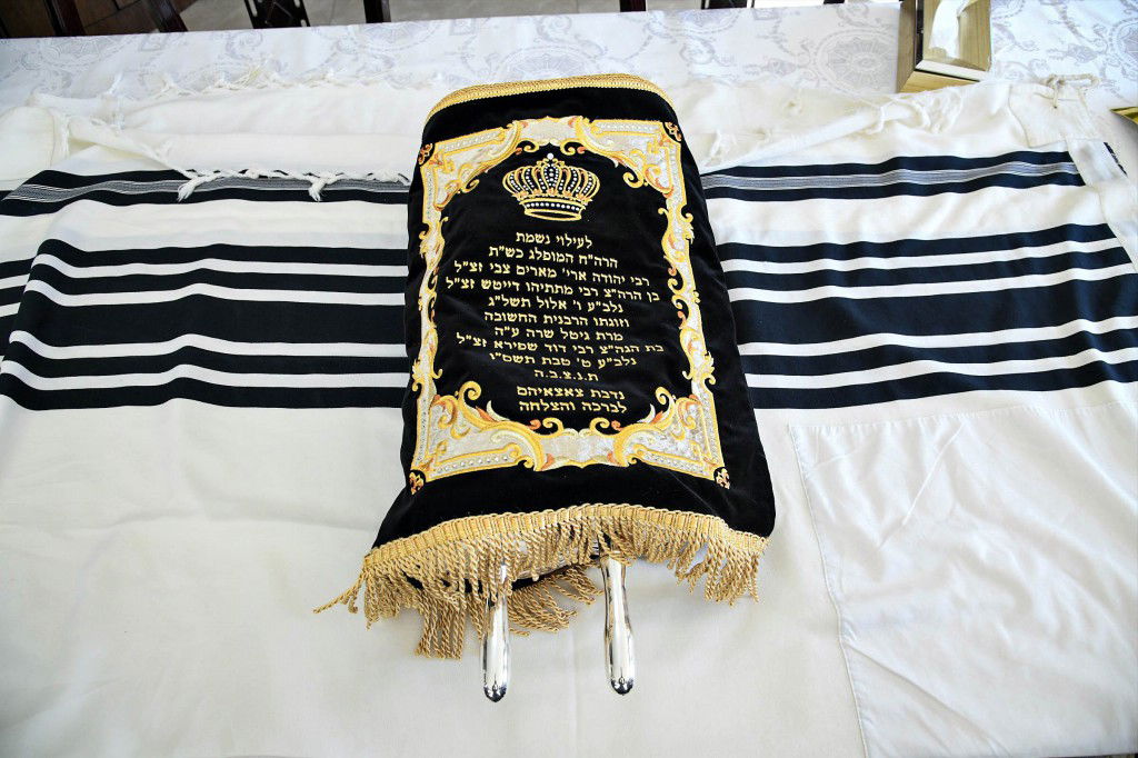 ביתר עילית חגגה בהכנסת ס"ת לביהמ"ד מטרסדורף | תיעוד