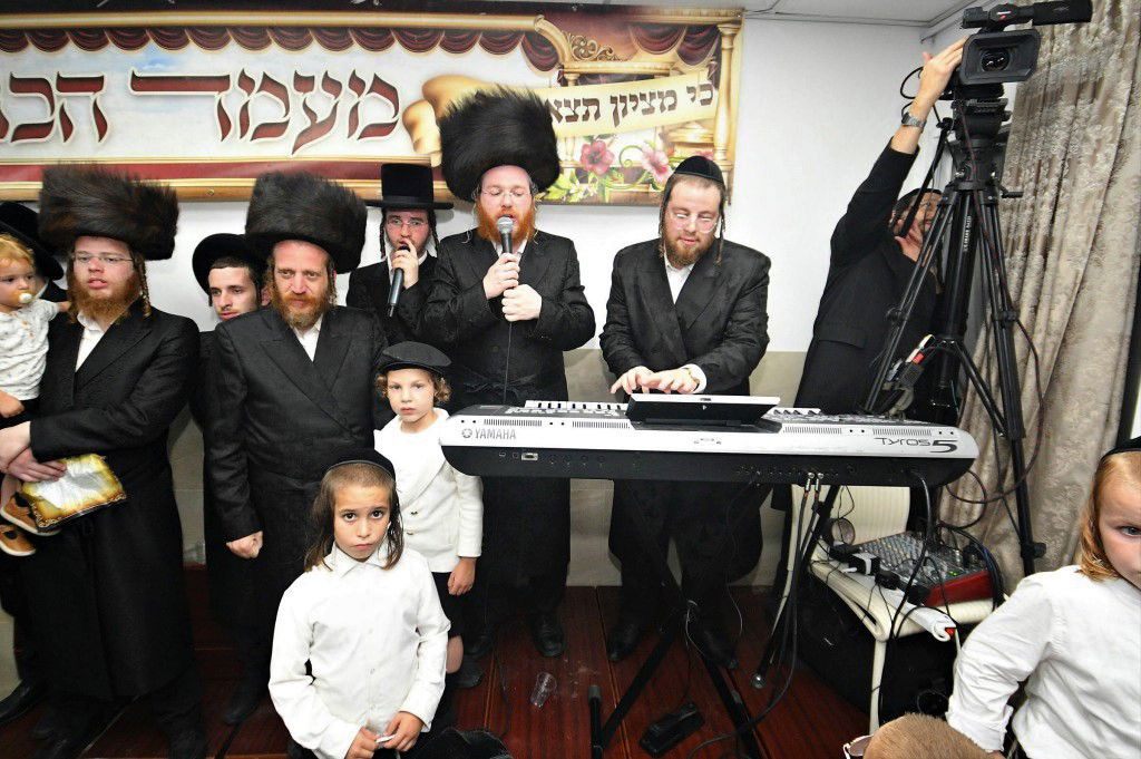 ביתר עילית חגגה בהכנסת ס"ת לביהמ"ד מטרסדורף | תיעוד