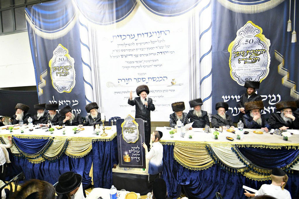 ביתר עילית חגגה בהכנסת ס"ת לביהמ"ד מטרסדורף | תיעוד