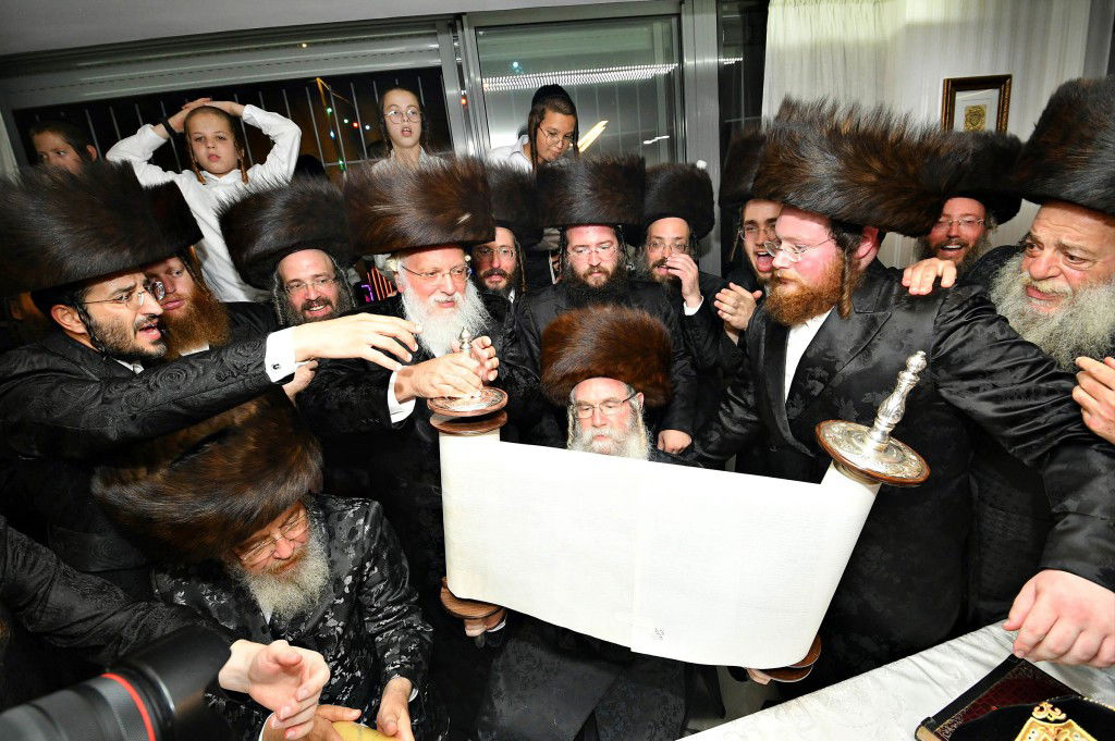 ביתר עילית חגגה בהכנסת ס"ת לביהמ"ד מטרסדורף | תיעוד