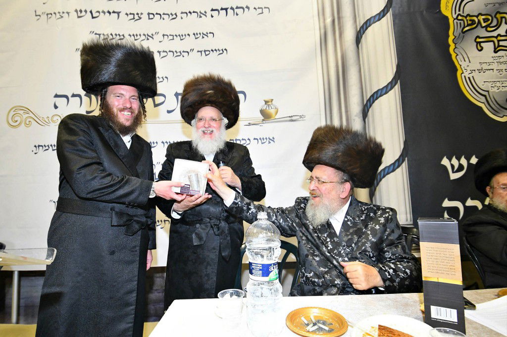 ביתר עילית חגגה בהכנסת ס"ת לביהמ"ד מטרסדורף | תיעוד