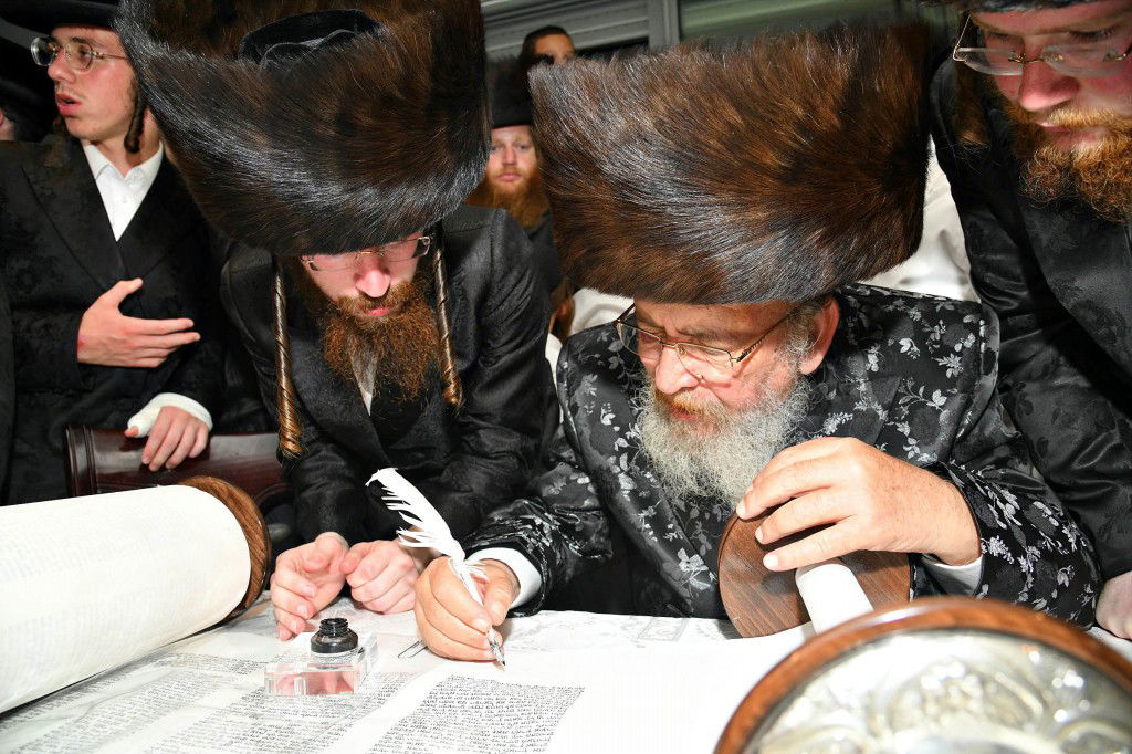 ביתר עילית חגגה בהכנסת ס"ת לביהמ"ד מטרסדורף | תיעוד