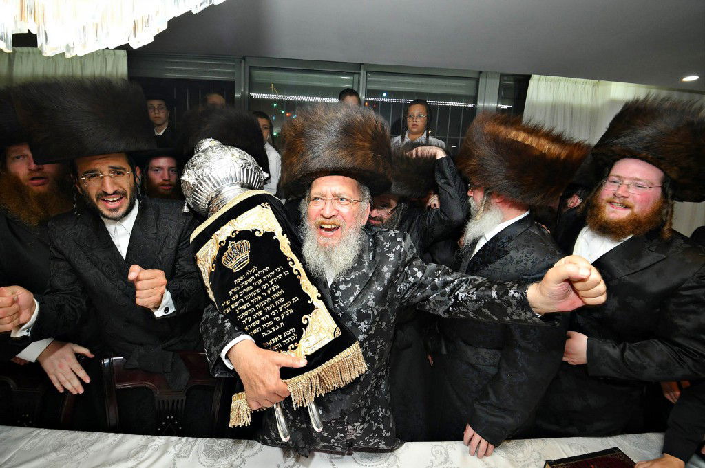 ביתר עילית חגגה בהכנסת ס"ת לביהמ"ד מטרסדורף | תיעוד