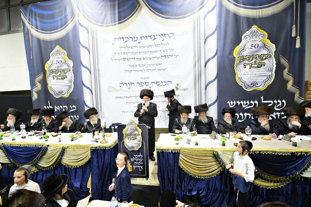 ביתר עילית חגגה בהכנסת ס"ת לביהמ"ד מטרסדורף | תיעוד