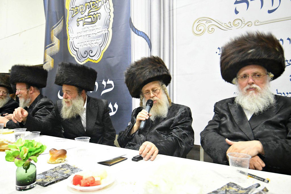 ביתר עילית חגגה בהכנסת ס"ת לביהמ"ד מטרסדורף | תיעוד