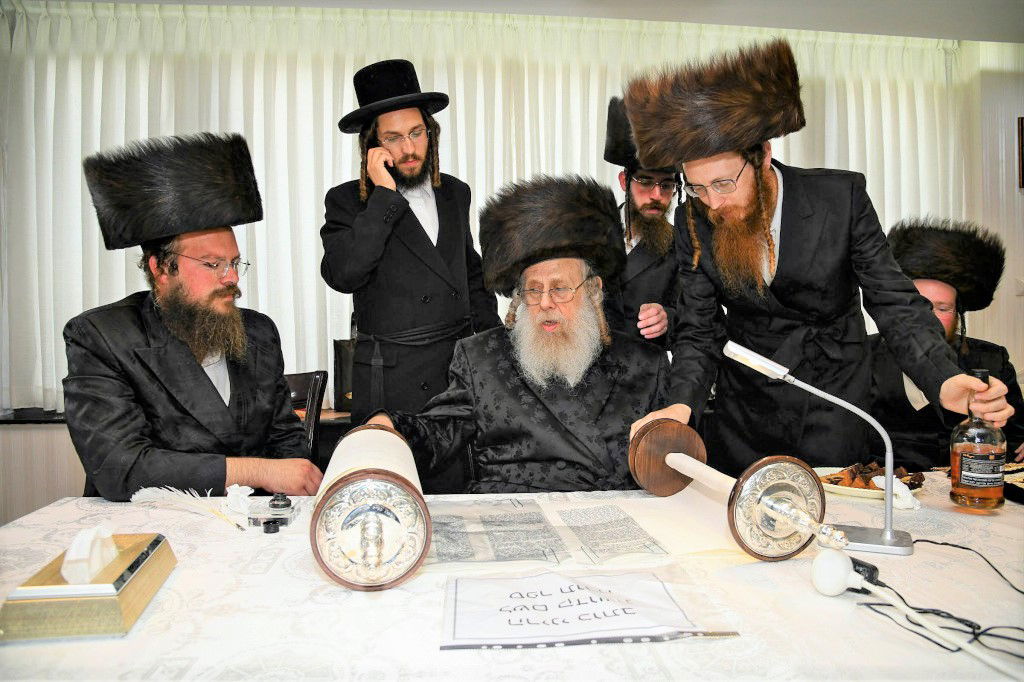 ביתר עילית חגגה בהכנסת ס"ת לביהמ"ד מטרסדורף | תיעוד