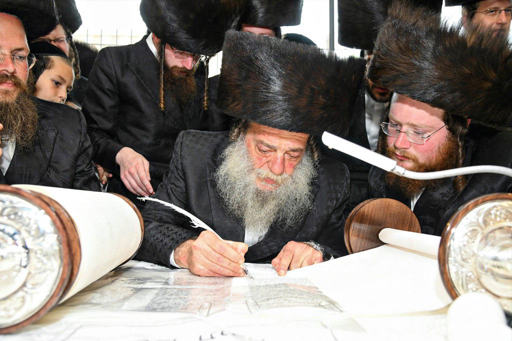 ביתר עילית חגגה בהכנסת ס"ת לביהמ"ד מטרסדורף | תיעוד