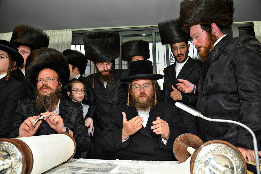 ביתר עילית חגגה בהכנסת ס"ת לביהמ"ד מטרסדורף | תיעוד