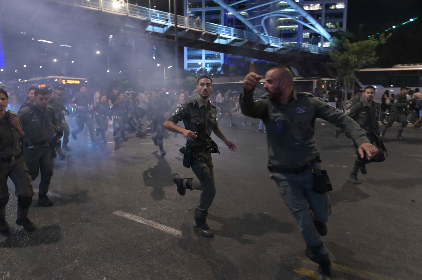 תיעוד מסכם מהפגנת 'צדק לרפאל': שוטרים נפצעו, 8 עצורים