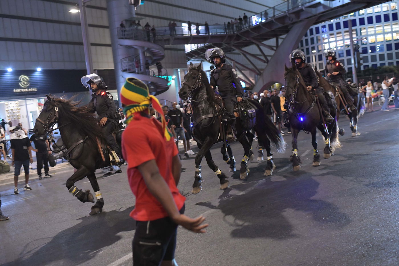 תיעוד מסכם מהפגנת 'צדק לרפאל': שוטרים נפצעו, 8 עצורים