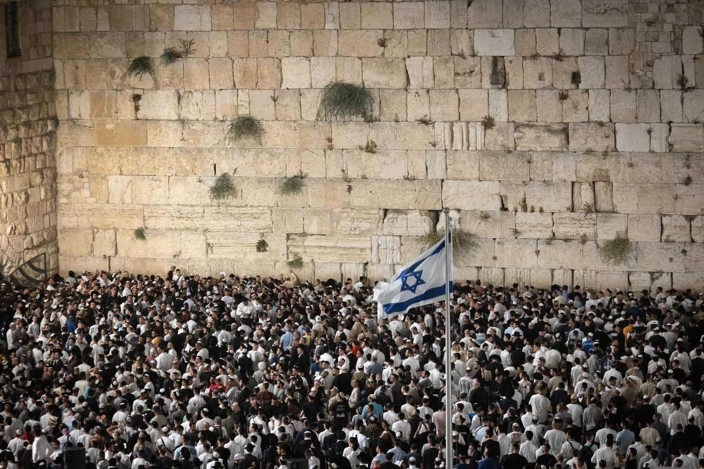 רבבות זעקו במעמד הסליחות בכותל המערבי: "תן שלום ביננו" 