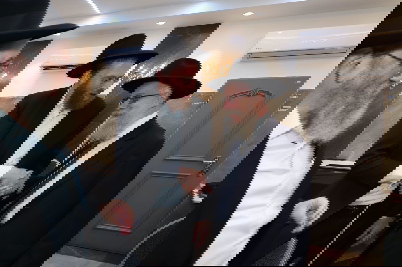 בראשות גדולי ישראל: ברית לבן נאמן ביתו ונכד הגר"ד לנדו