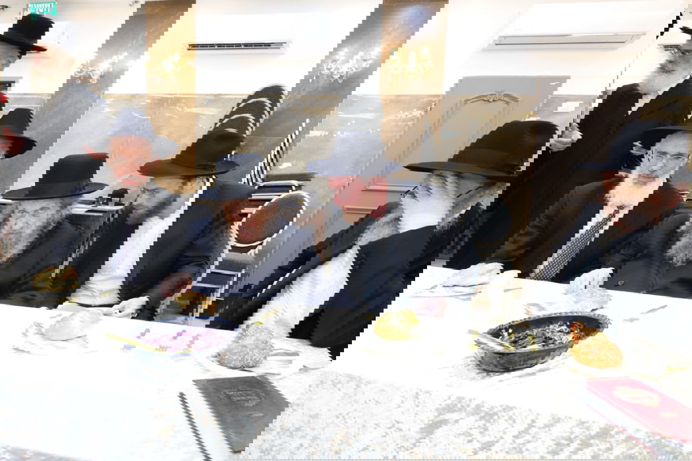 בראשות גדולי ישראל: ברית לבן נאמן ביתו ונכד הגר"ד לנדו