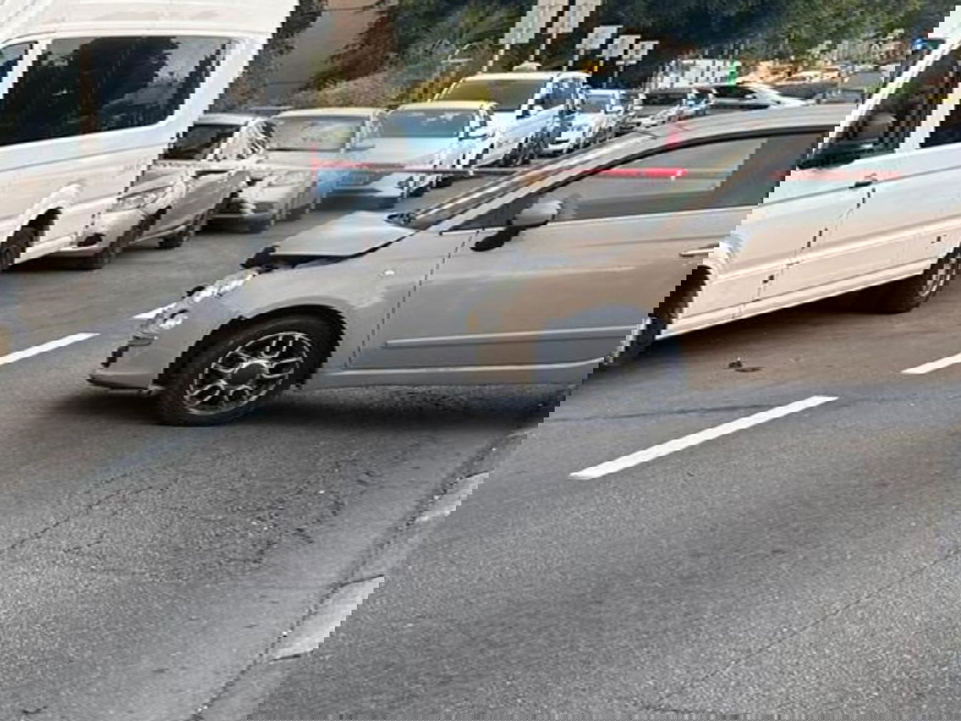 נהג פגע בהולכת רגל, ברח והשאיר אותה מתחת לגלגלים