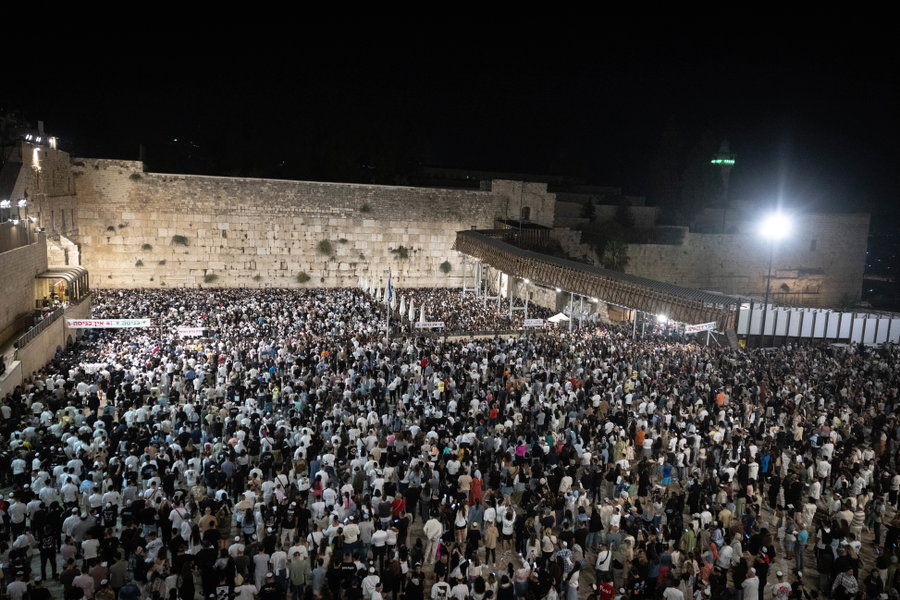 רבבות זעקו במעמד הסליחות בכותל המערבי: "תן שלום ביננו"