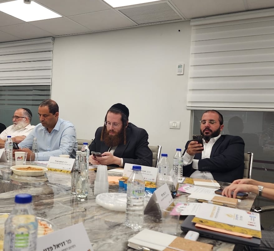 "איך אפשר לגדל משפחה שאין בבית אוכל?": העדויות המצמררות ששמעה צמרת משרד הרווחה בערים החרדיות