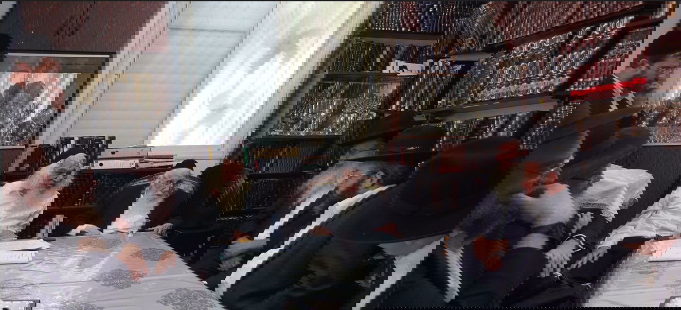 חברי הוועדה המוניצפלית במועונו של הגר"א דויטש