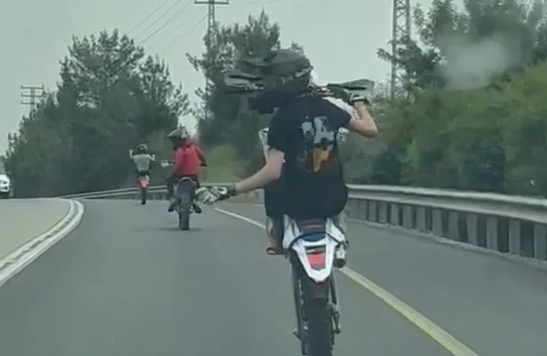 הפליל את עצמו עם סרטונים בטיק-טוק - והסתבך | צפו בתיעוד