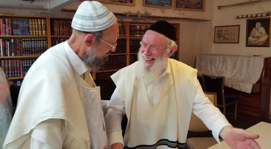 הגר"י זילברשטיין וחתנו הגר"ד קוק