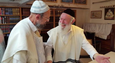 הגר"י זילברשטיין וחתנו הגר"ד קוק