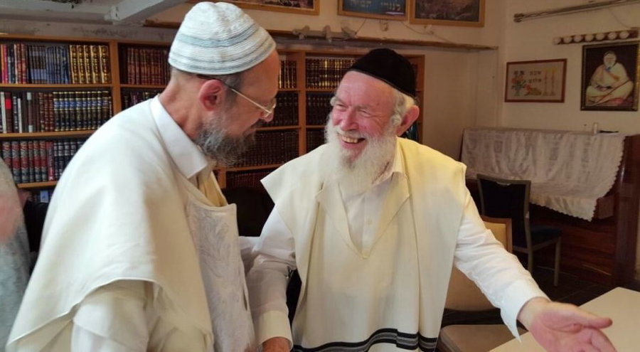 הגר"י זילברשטיין וחתנו הגר"ד קוק