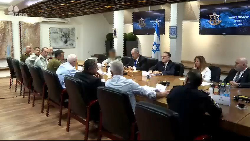 הערכת המצב, הערב