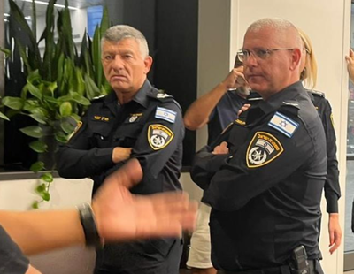 מפקד מחוז תל אביב בבית החולים, הלילה