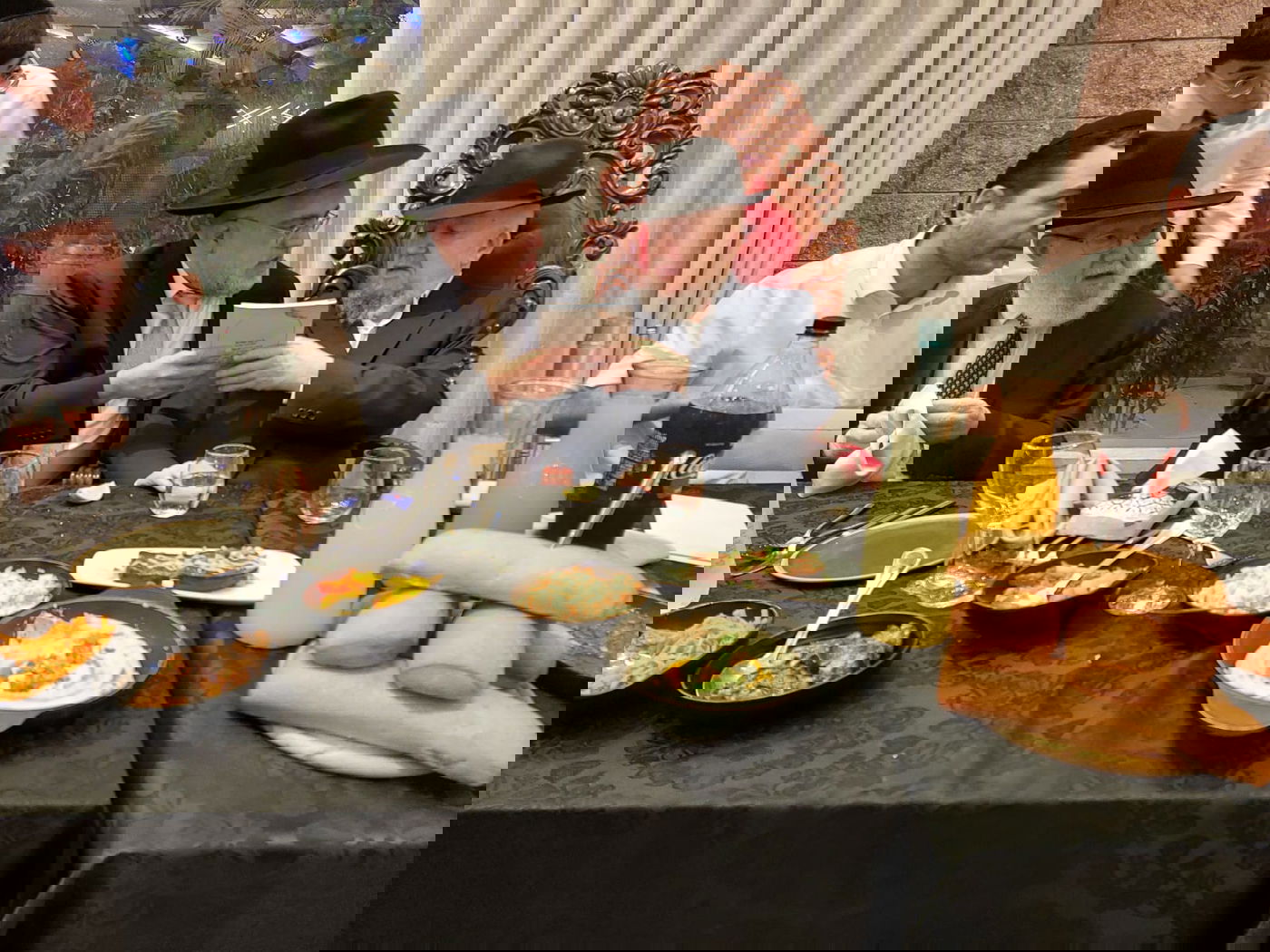 נכדו של הגר"מ מאזוז התחתן, ראש הישיבה כובד בסידור חופה 