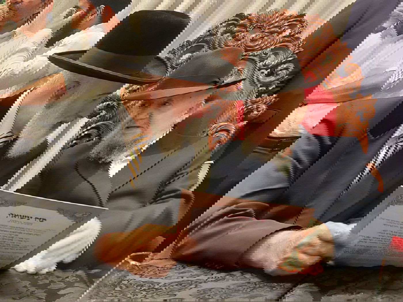 נכדו של הגר"מ מאזוז התחתן, ראש הישיבה כובד בסידור חופה 