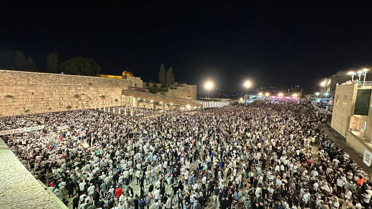 עשרות אלפים זעקו יחדיו בכותל המערבי: "שמע ישראל"