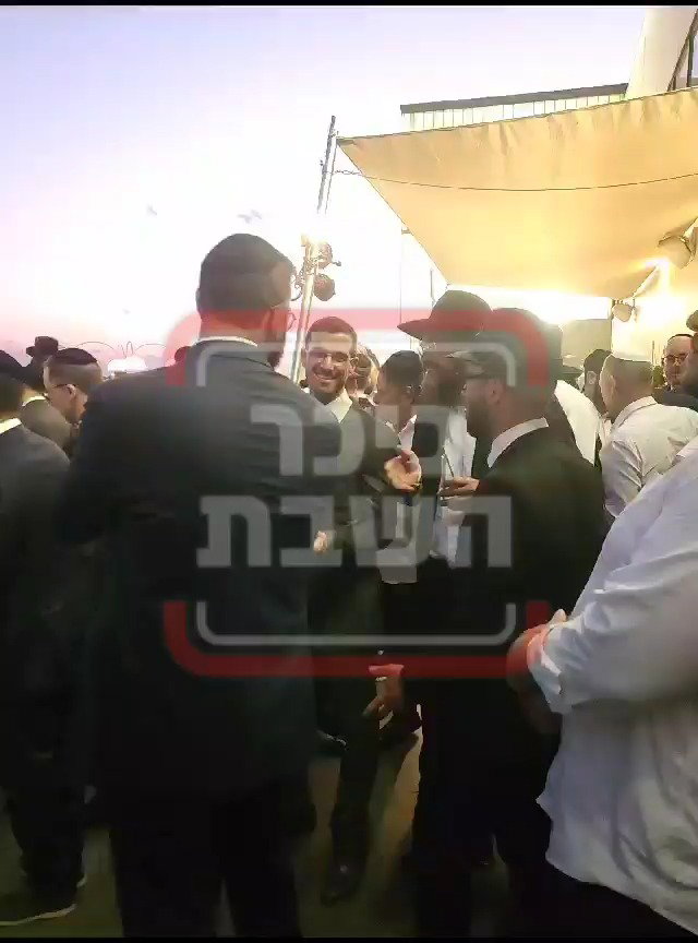 עומר אדם בחתונה