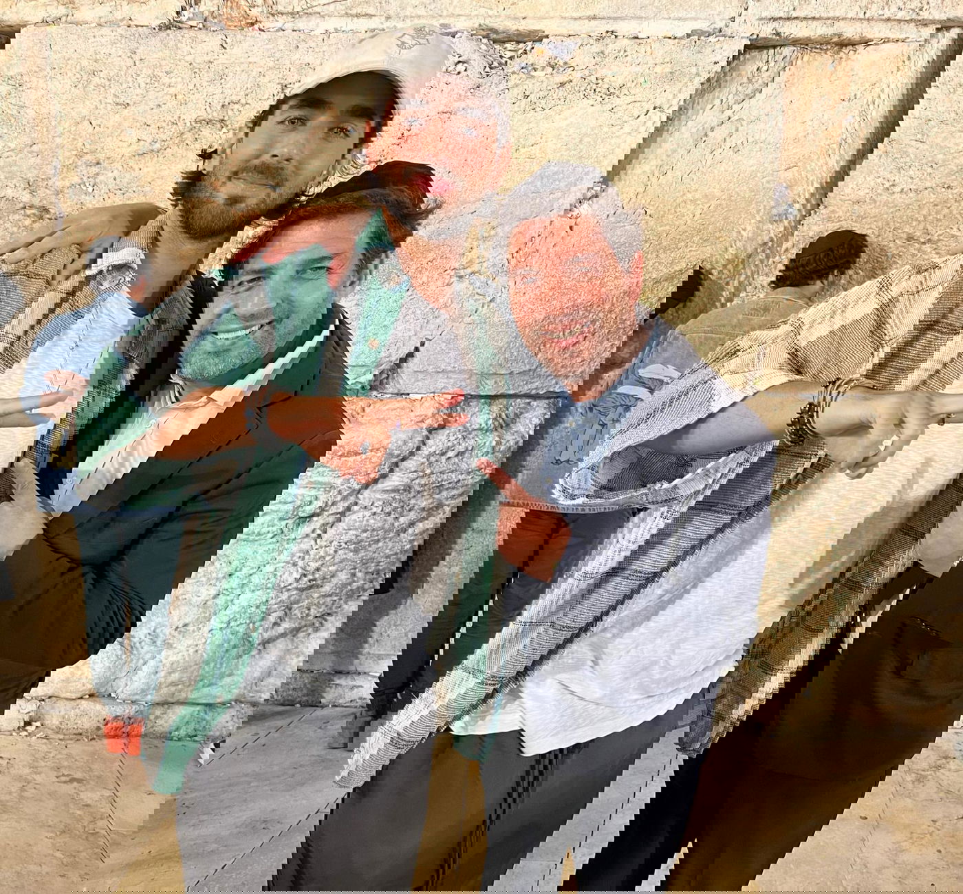 בחצות לילה: השחקן הישראלי השתתף בסליחות בכותל | תיעוד