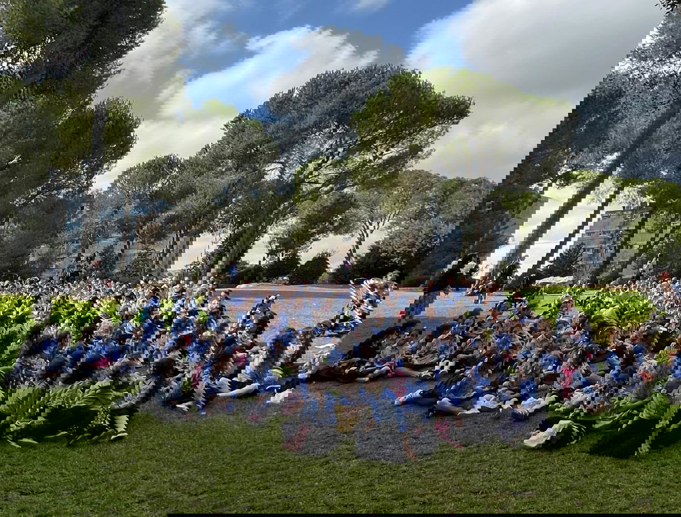 הילדות בגינה