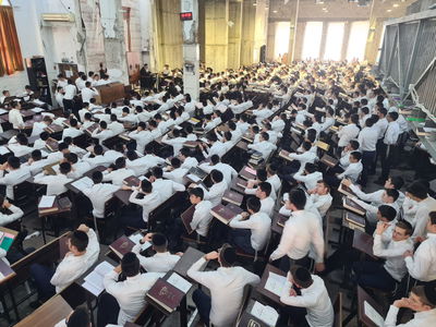 ראש הישיבה רבי ברוך ויסבקר בהיכל הישיבה